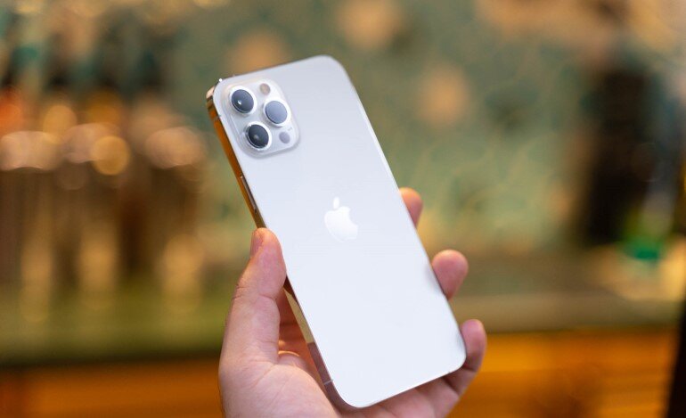 Iphone 12 pro max - Thiết kế sang nhưng hơi nặng
